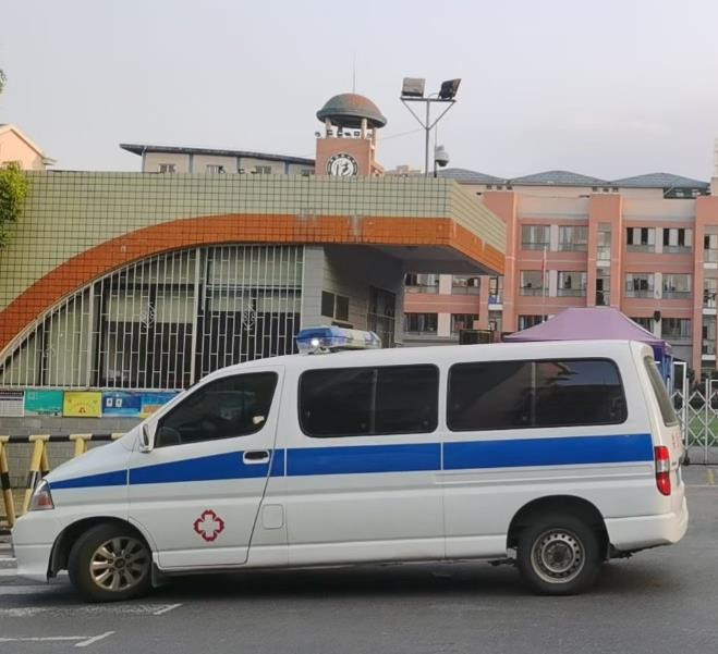 宜丰救护车出租护送骨折病人一公里多少钱